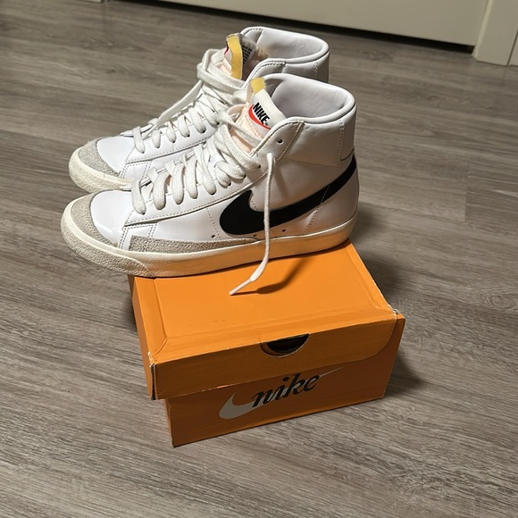 Nike Blazer Mid ‘77 Vintage Shoes - Picture 4 of 8